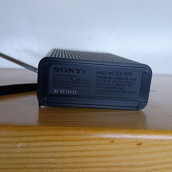 Sony ICF-P26 Portable Pocket FM/AM Radio Built-in Speaker TESTED & WORKING - Picture 8 of 10
